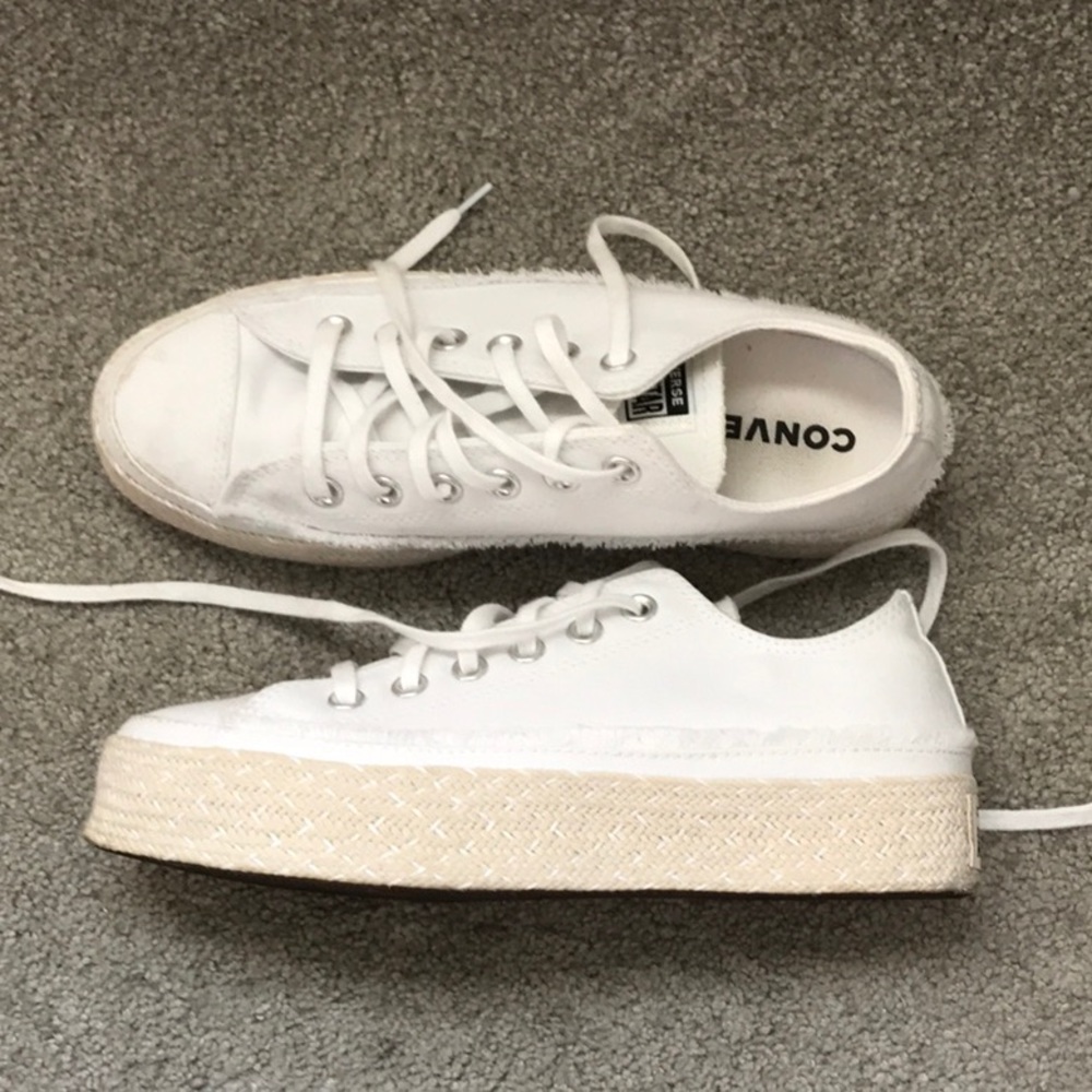 Converse very cute lightly worn